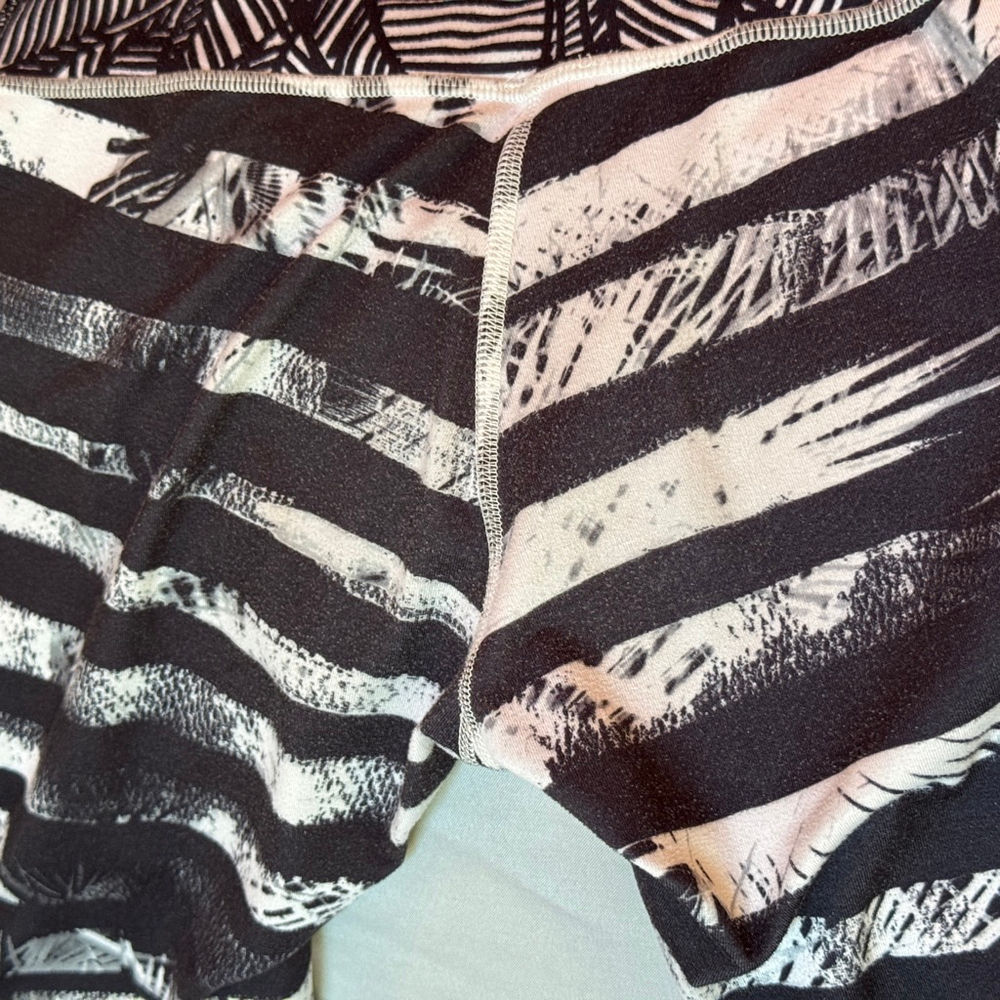 Lululemon Bundle Sz 6 | Racerback Tank / Bra + Wunder Under Crop Leggings Palm - Picture 7 of 11